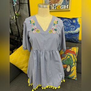 🌼Adorable Potter’s Pot Blue/White Stripes embroidered flowers